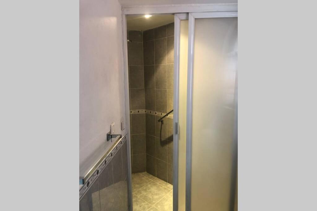Amplia Habitacion Tipo Ejecutiva Con Bano Y Acceso Privados โทลุกา ภายนอก รูปภาพ