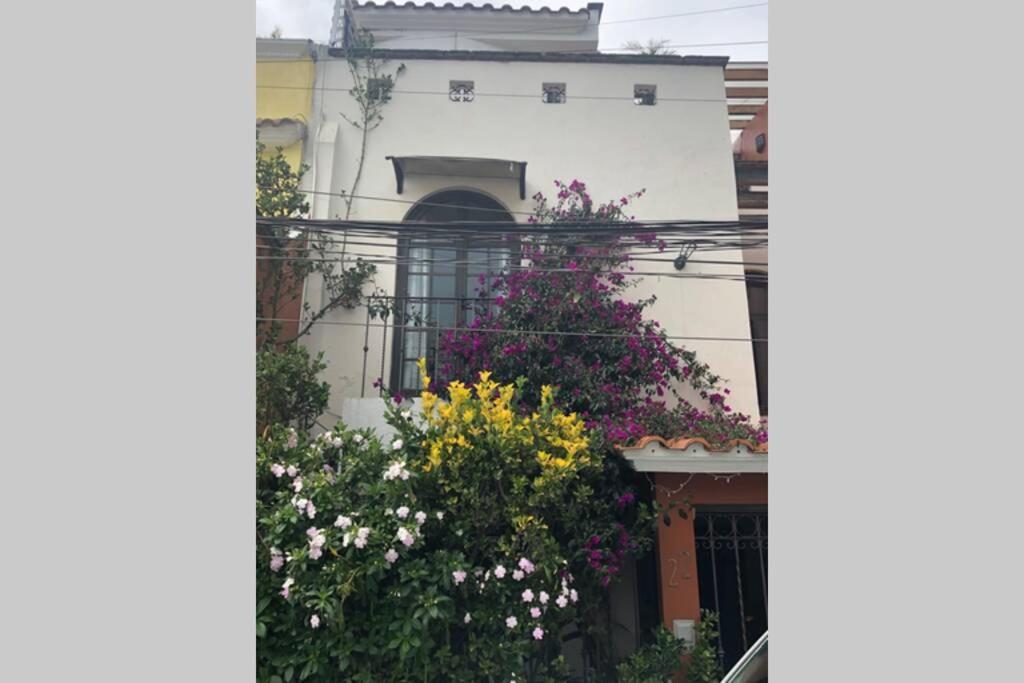 Amplia Habitacion Tipo Ejecutiva Con Bano Y Acceso Privados โทลุกา ภายนอก รูปภาพ